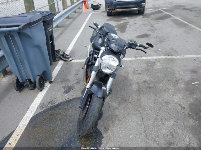Ducati Monster 696