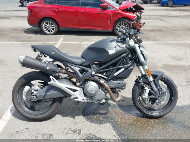 Ducati Monster 696