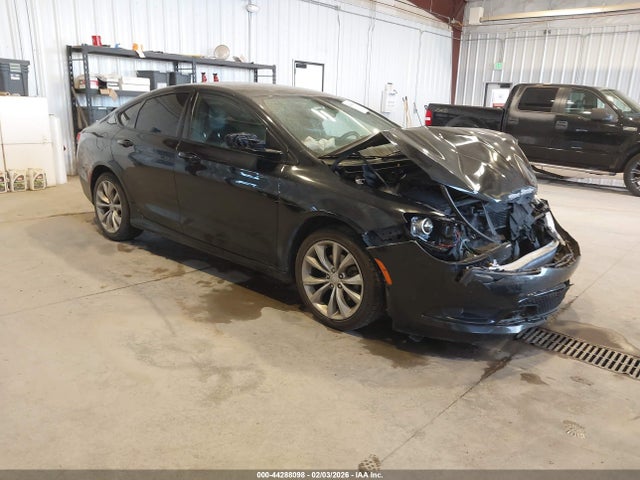 Salvage Chrysler 200 Image