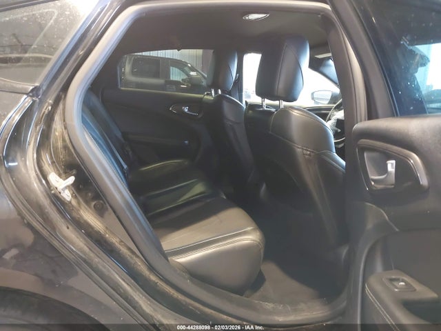 Chrysler 200 S