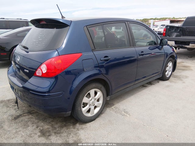 Nissan Versa 1.8 S