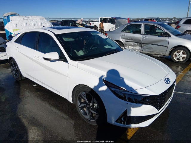 Salvage Hyundai ELANTRA Image