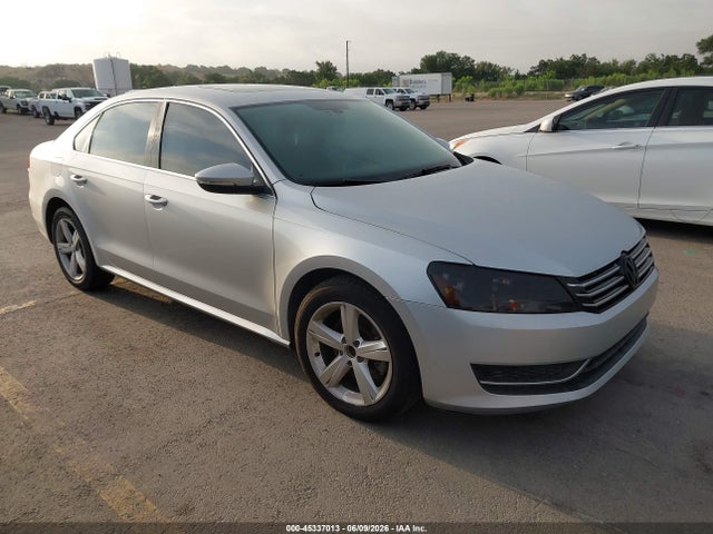 Salvage Volkswagen Passat Image