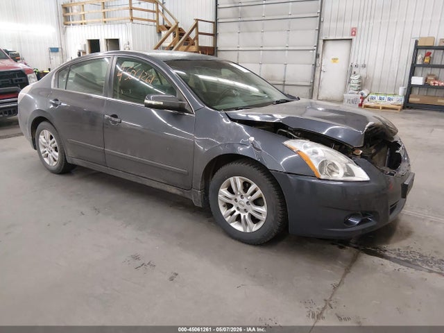 Salvage Nissan Altima Image