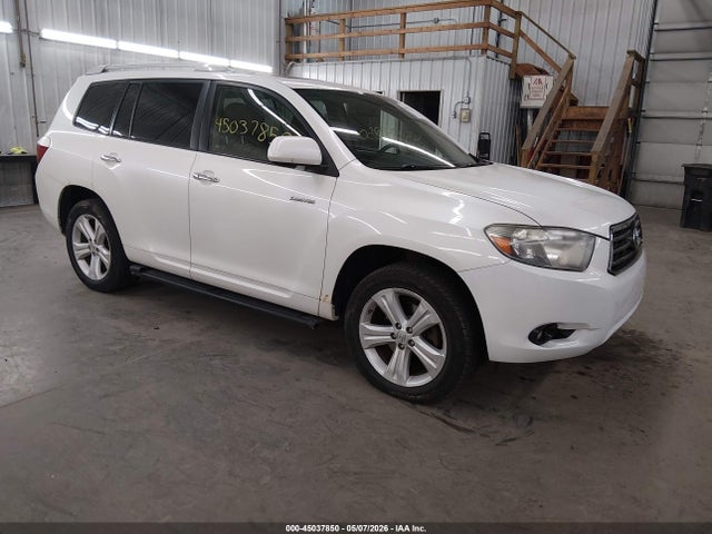 Salvage Toyota Highlander Image