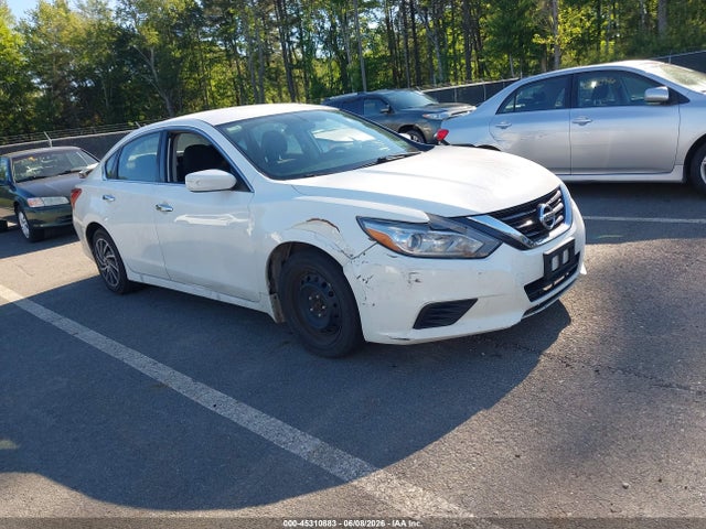 Salvage Nissan Altima Image