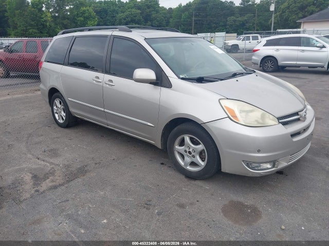 Salvage Toyota Sienna Image