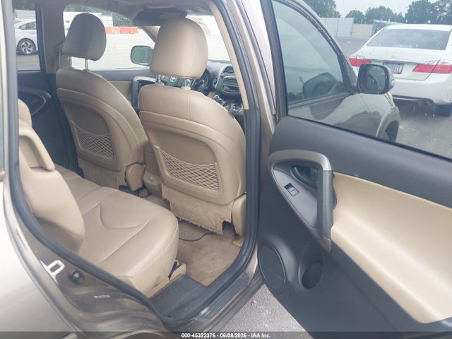 Toyota RAV4 Limited V6