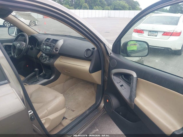 Toyota RAV4 Limited V6