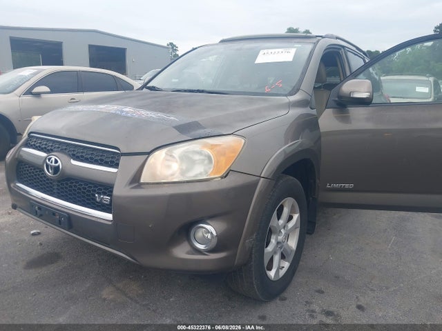 Toyota RAV4 Limited V6