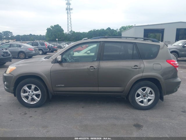 Toyota RAV4 Limited V6