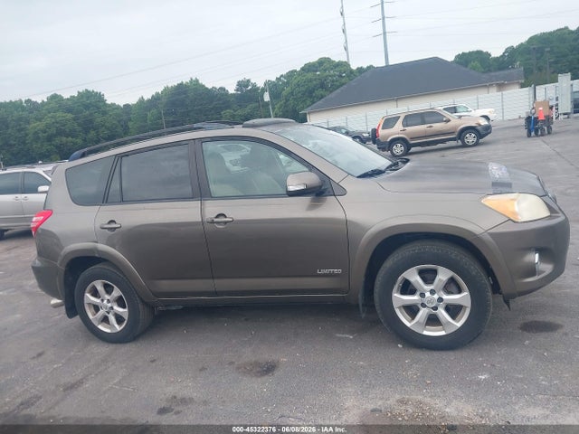 Toyota RAV4 Limited V6