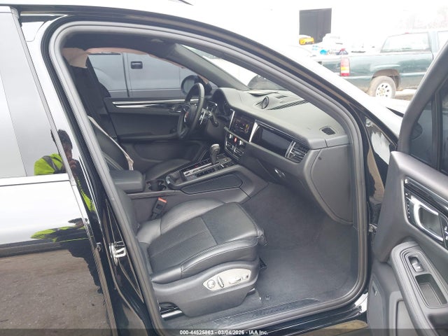 Porsche Macan T