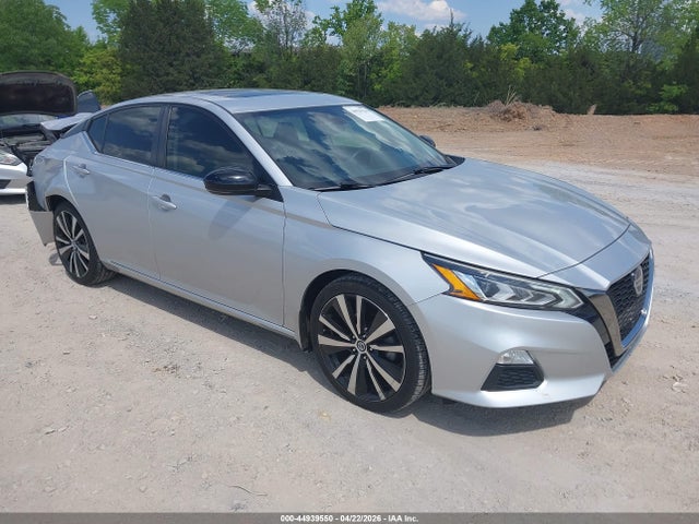 Salvage Nissan Altima Image