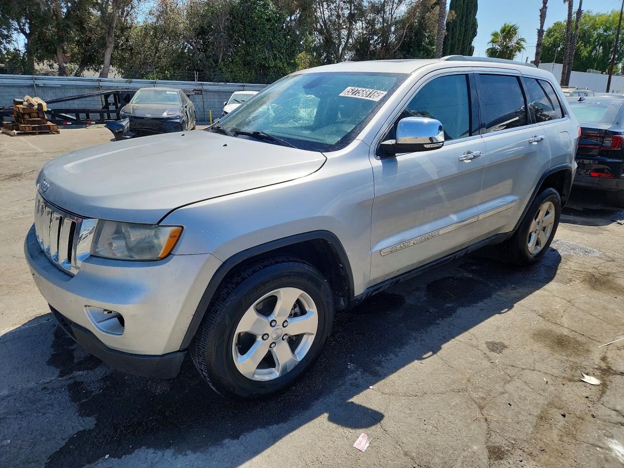 Salvage Jeep Cherokee Image