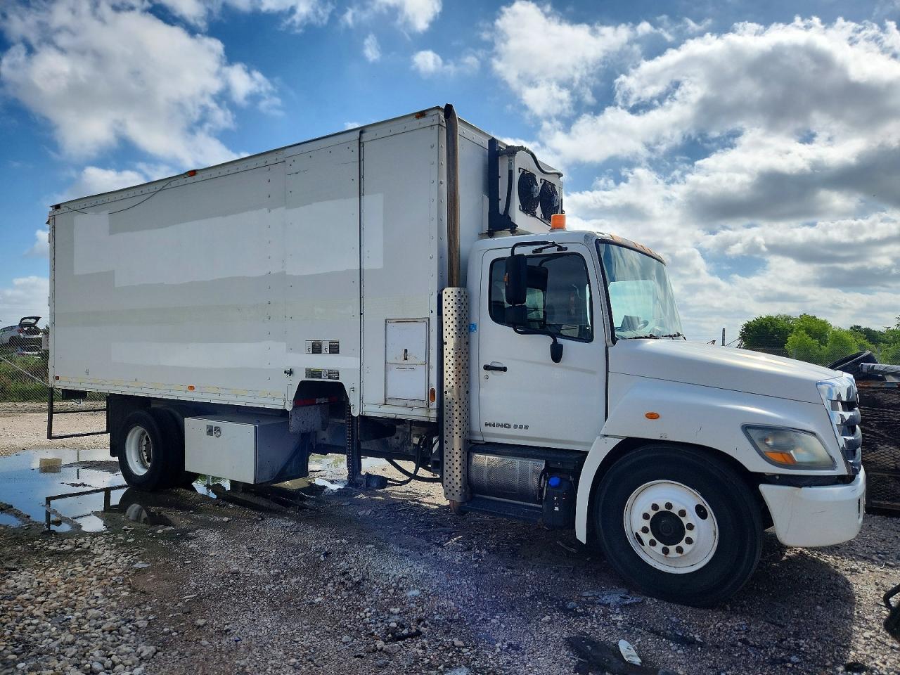 Salvage Hino Hino 338 Image