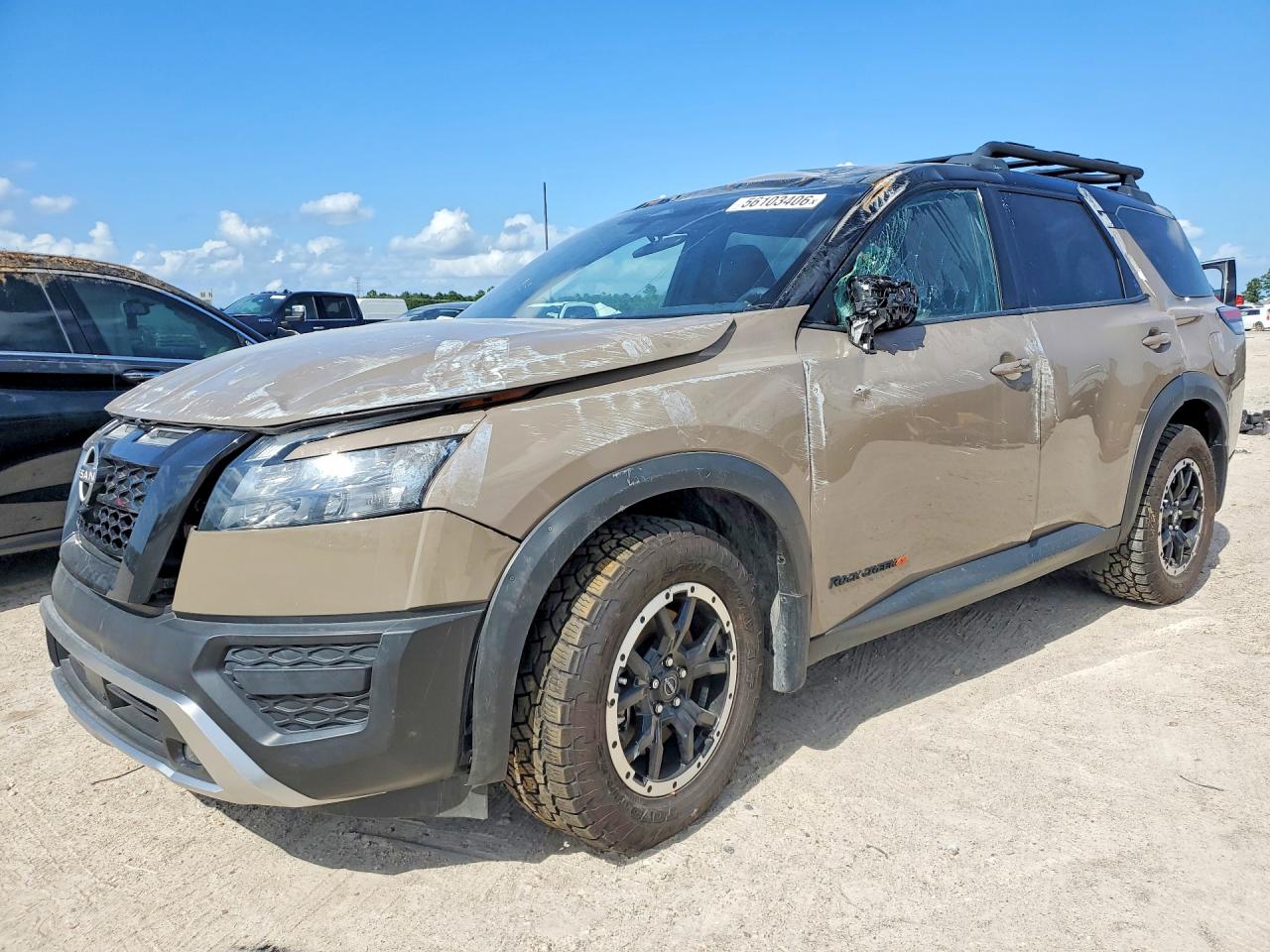 Salvage Nissan Pathfinder Image