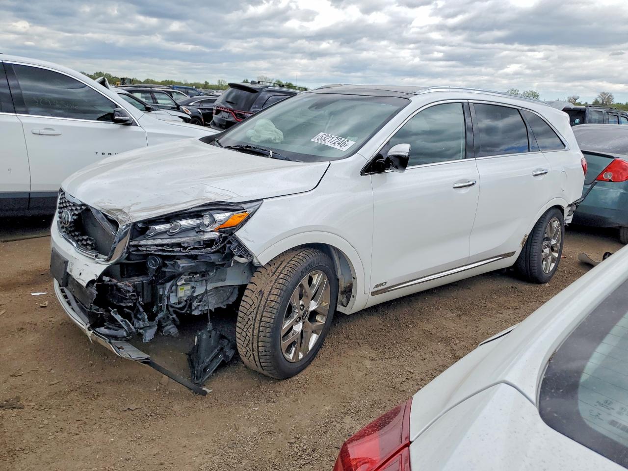 Salvage Kia Sorento Image