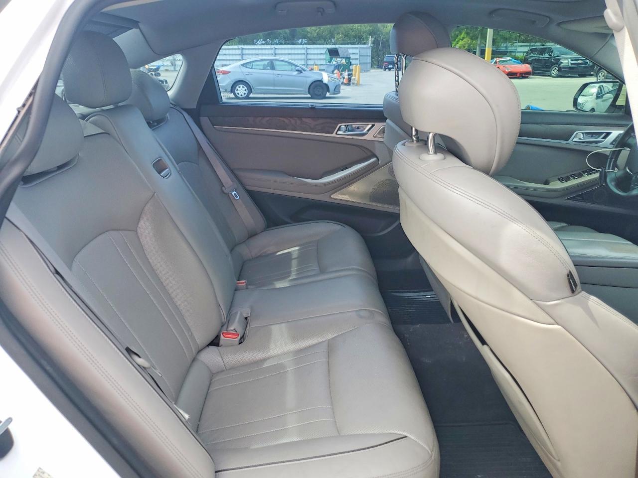 Hyundai Genesis 5.0l