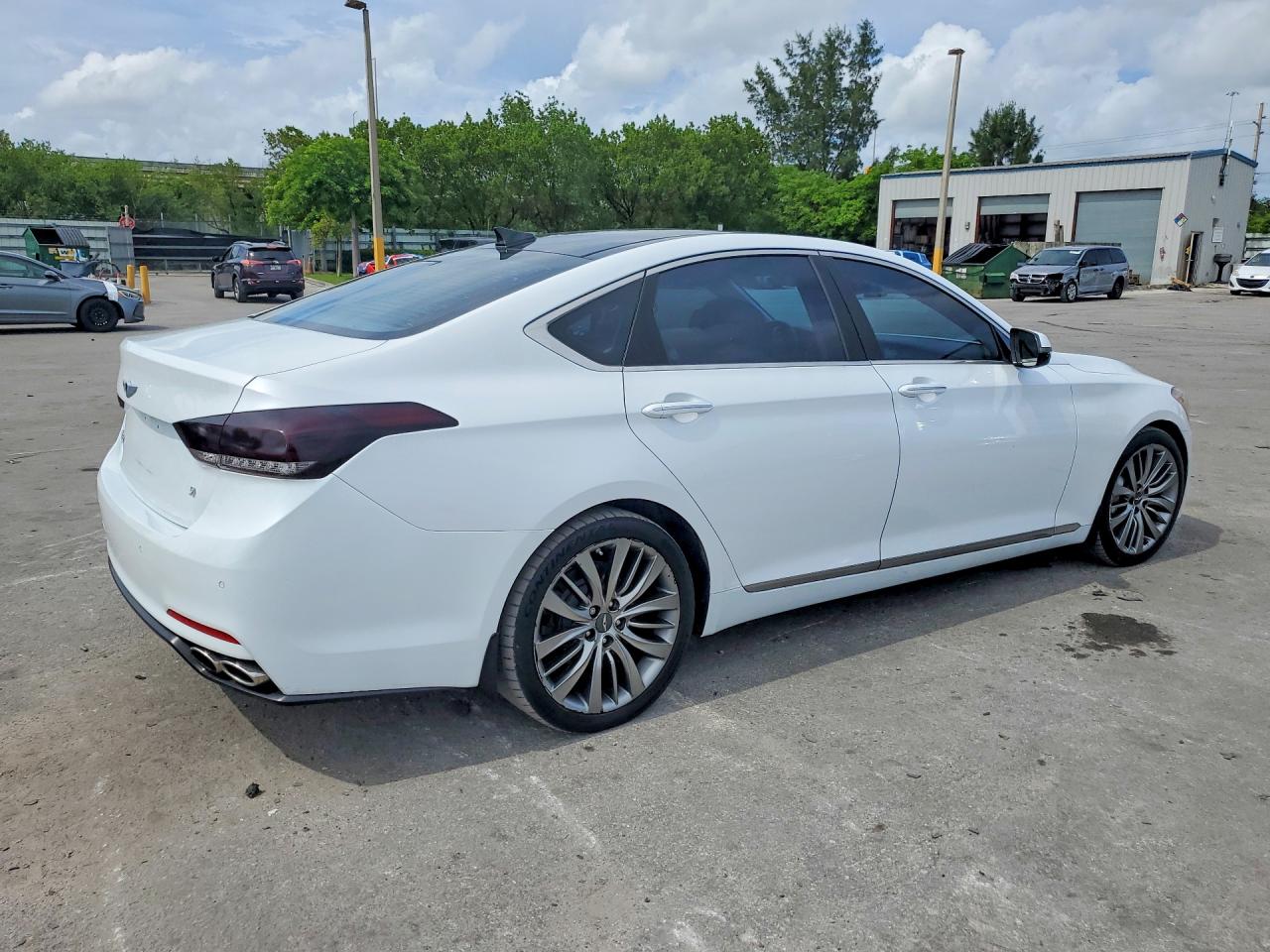 Hyundai Genesis 5.0l
