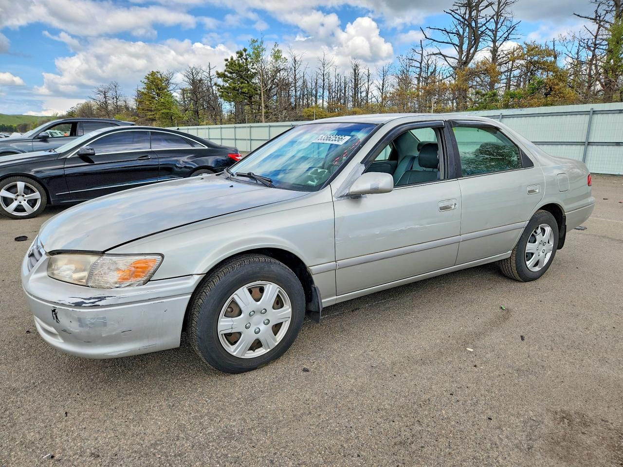 Salvage Toyota Camry Image
