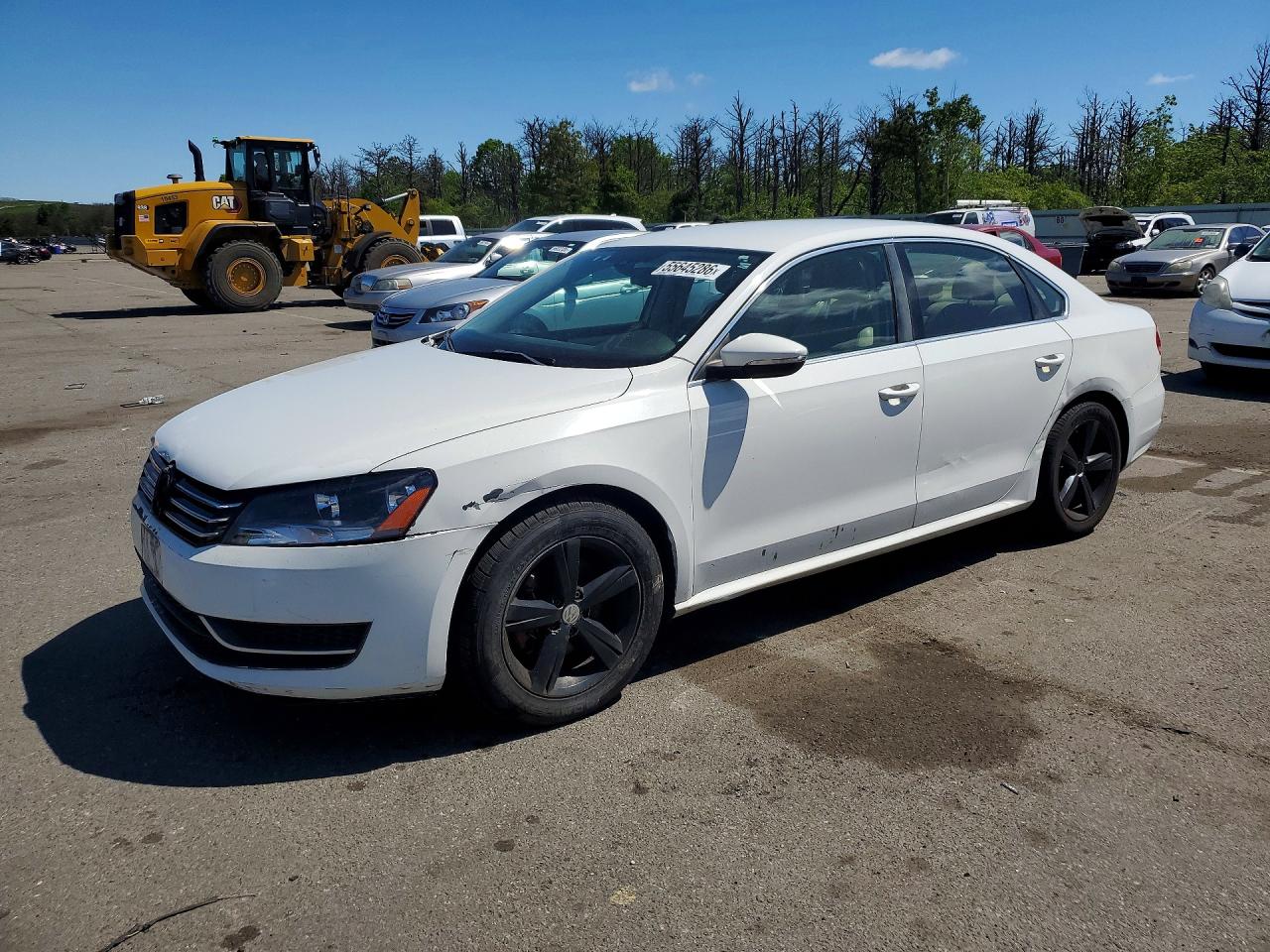 Salvage Volkswagen Passat Image
