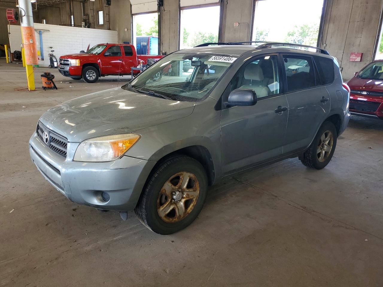 Salvage Toyota RAV4 Image
