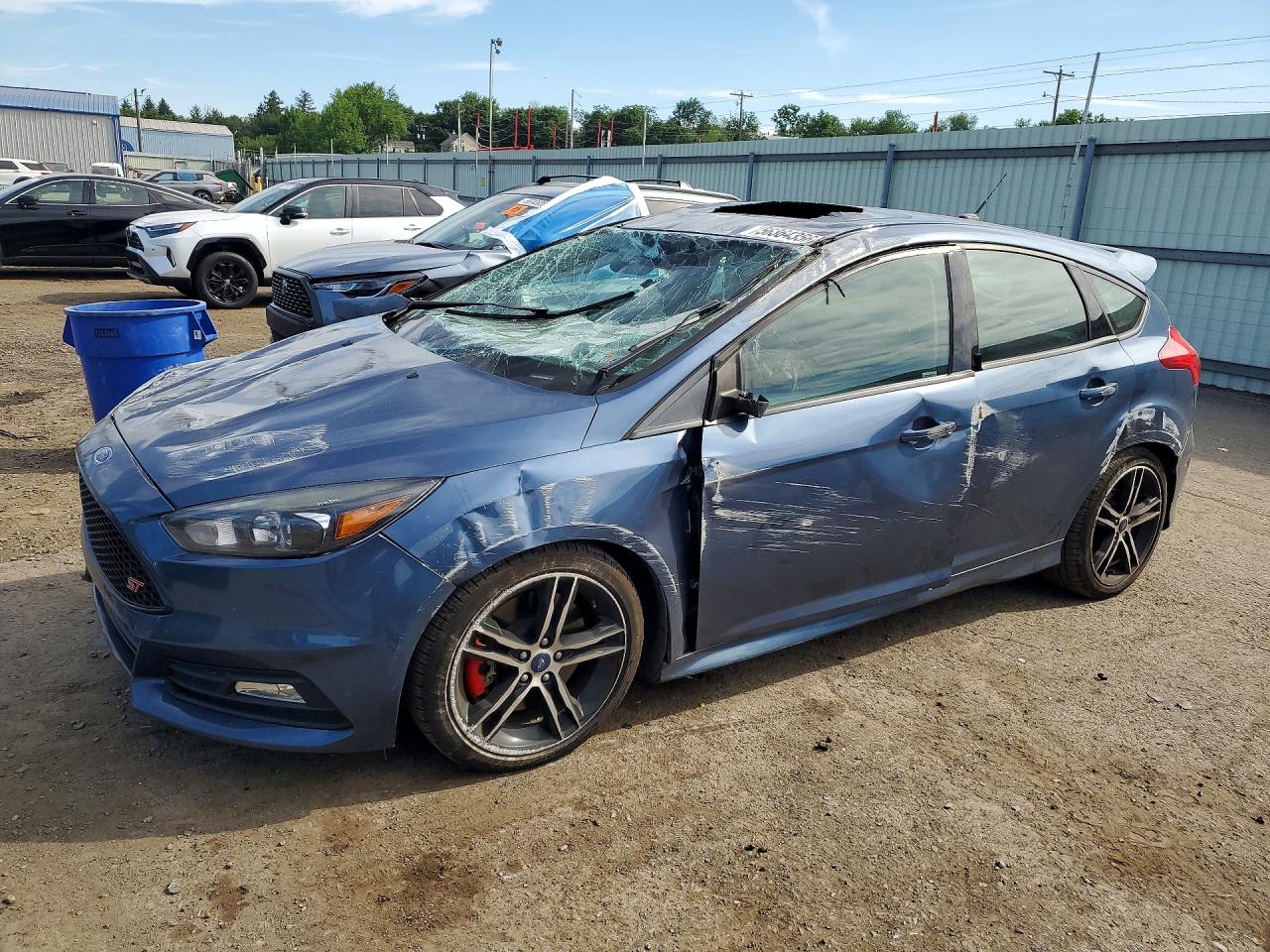 Salvage Ford Focus Image