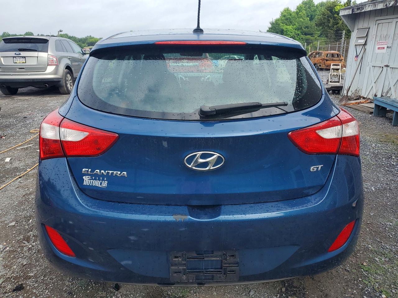 Hyundai ELANTRA Base