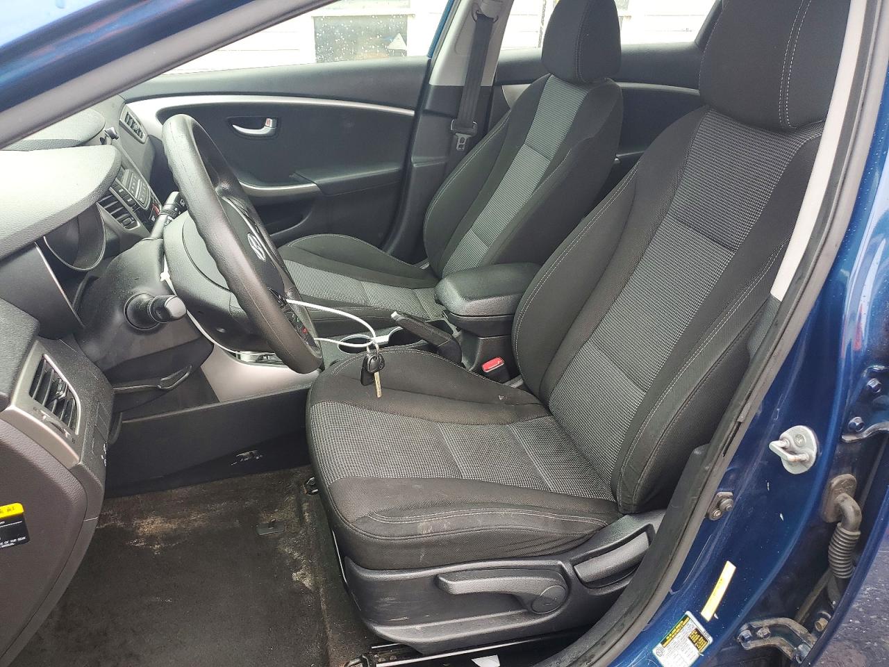 Hyundai ELANTRA Base