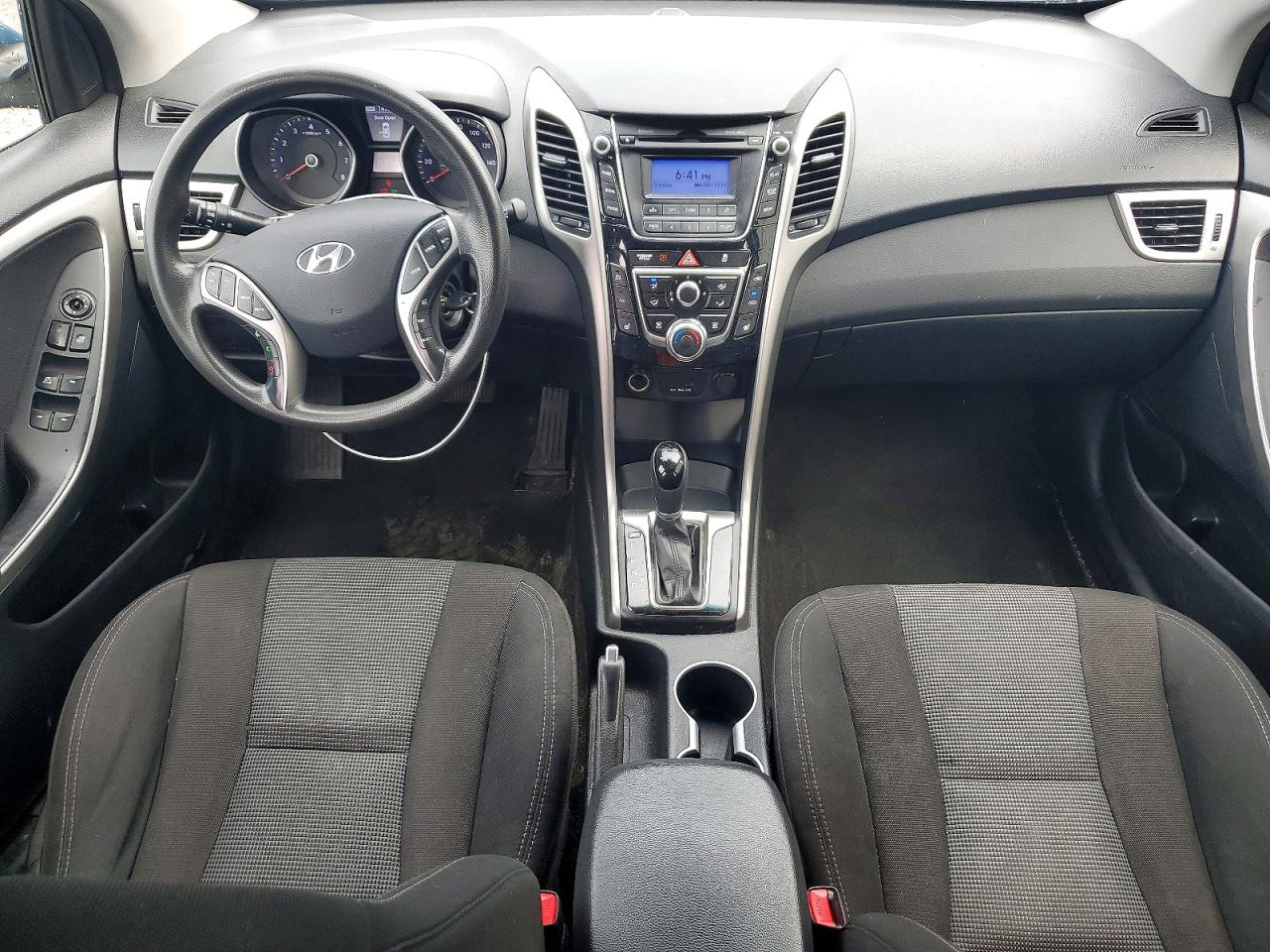 Hyundai ELANTRA Base