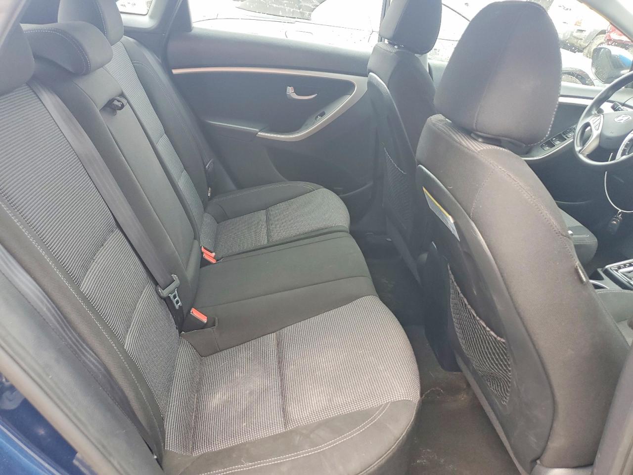Hyundai ELANTRA Base