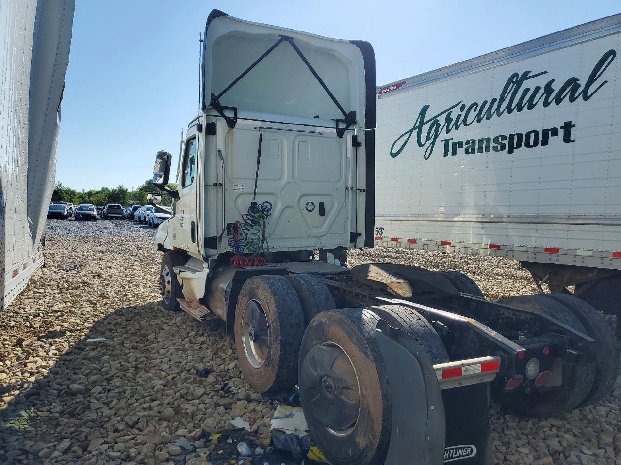 Freightliner Cascadia 126