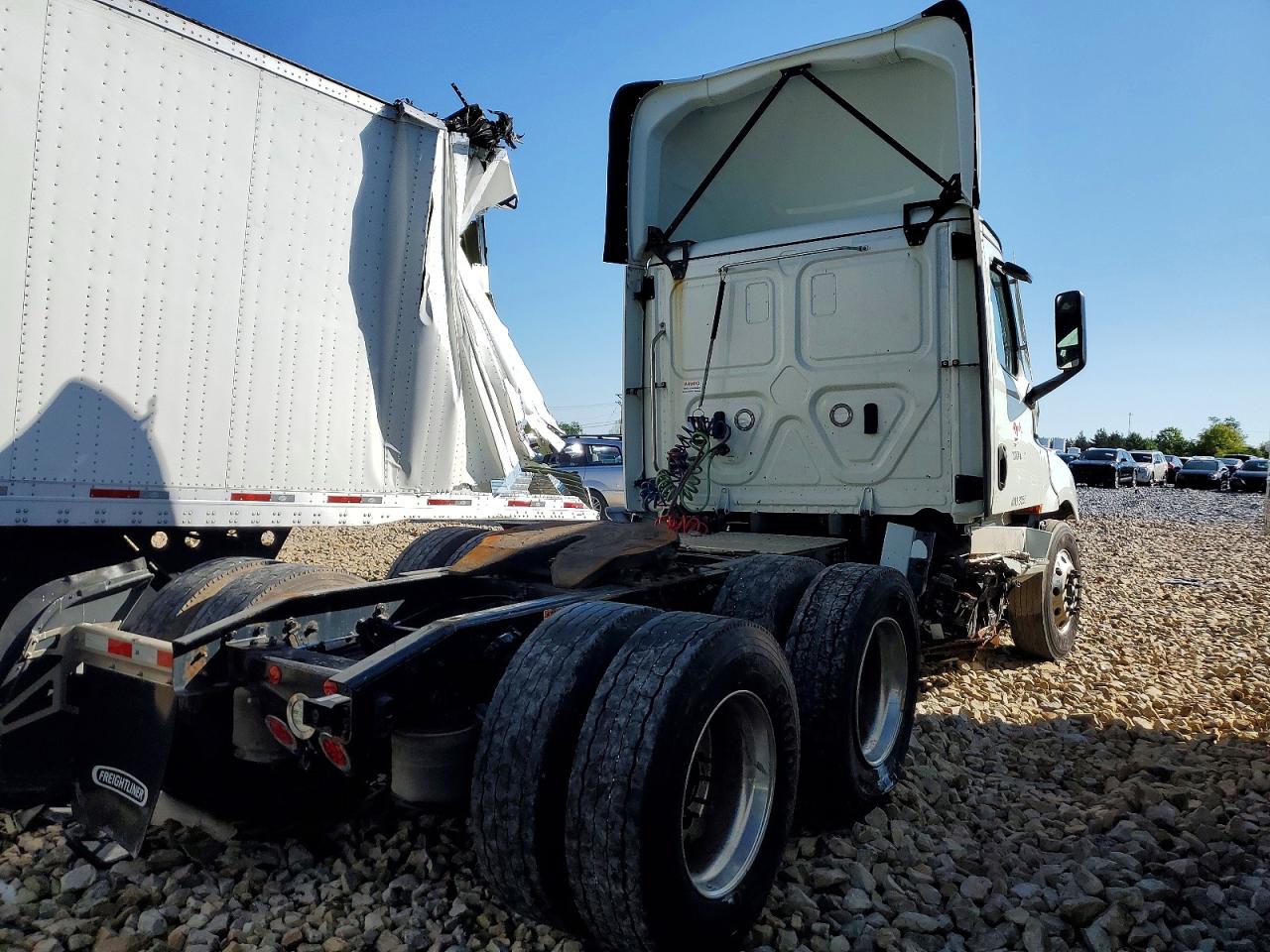 Freightliner Cascadia 126
