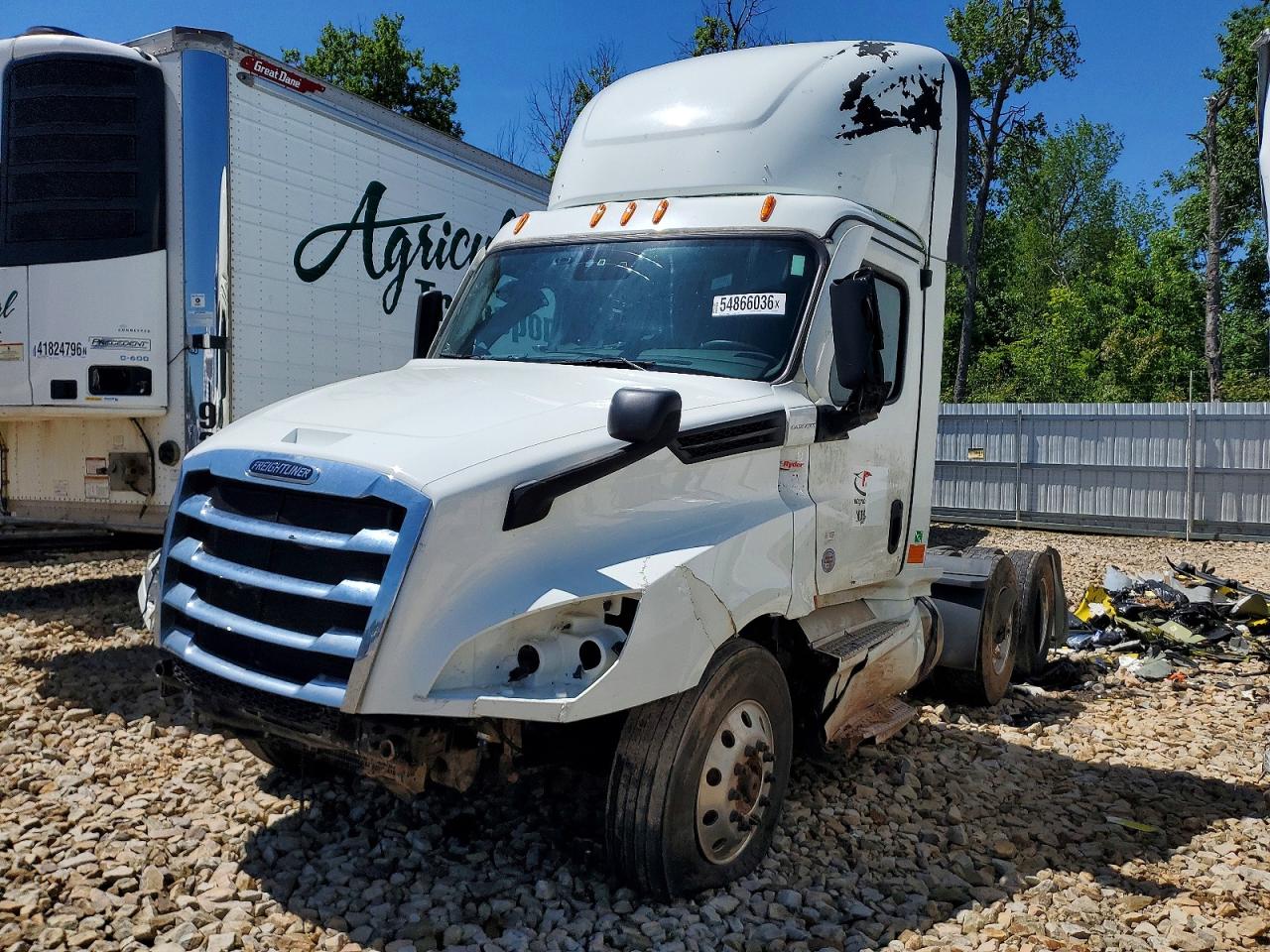 Freightliner Cascadia 126