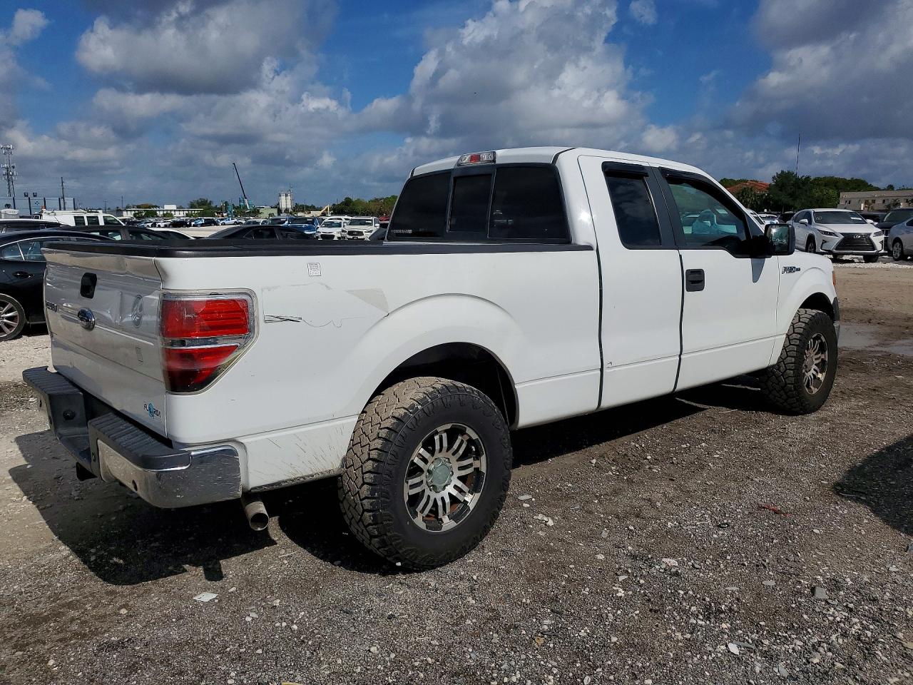 Ford F-150 Super Cab