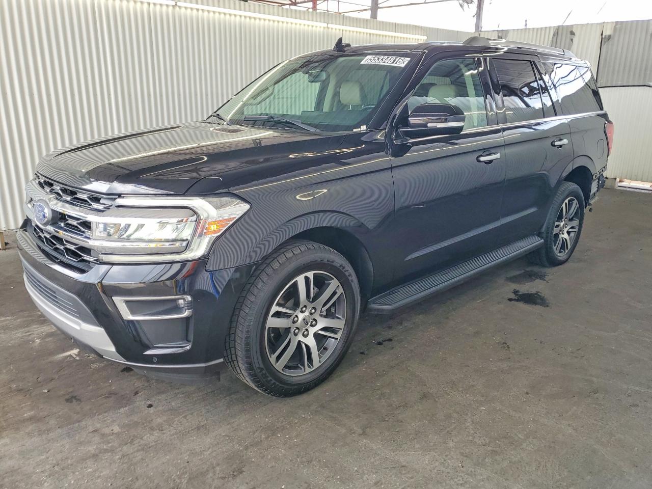 Salvage Ford Expedition Image