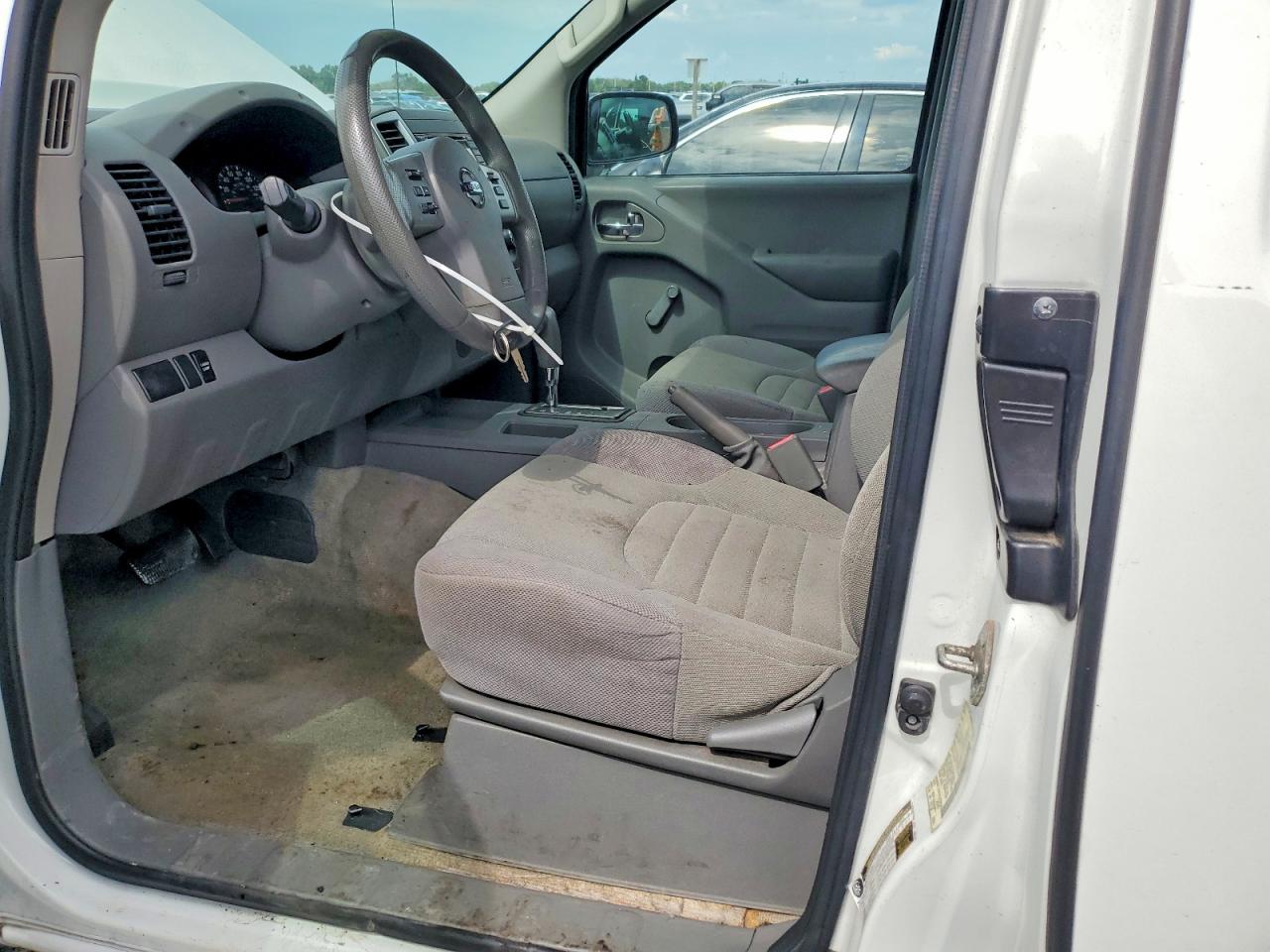 Nissan Frontier S
