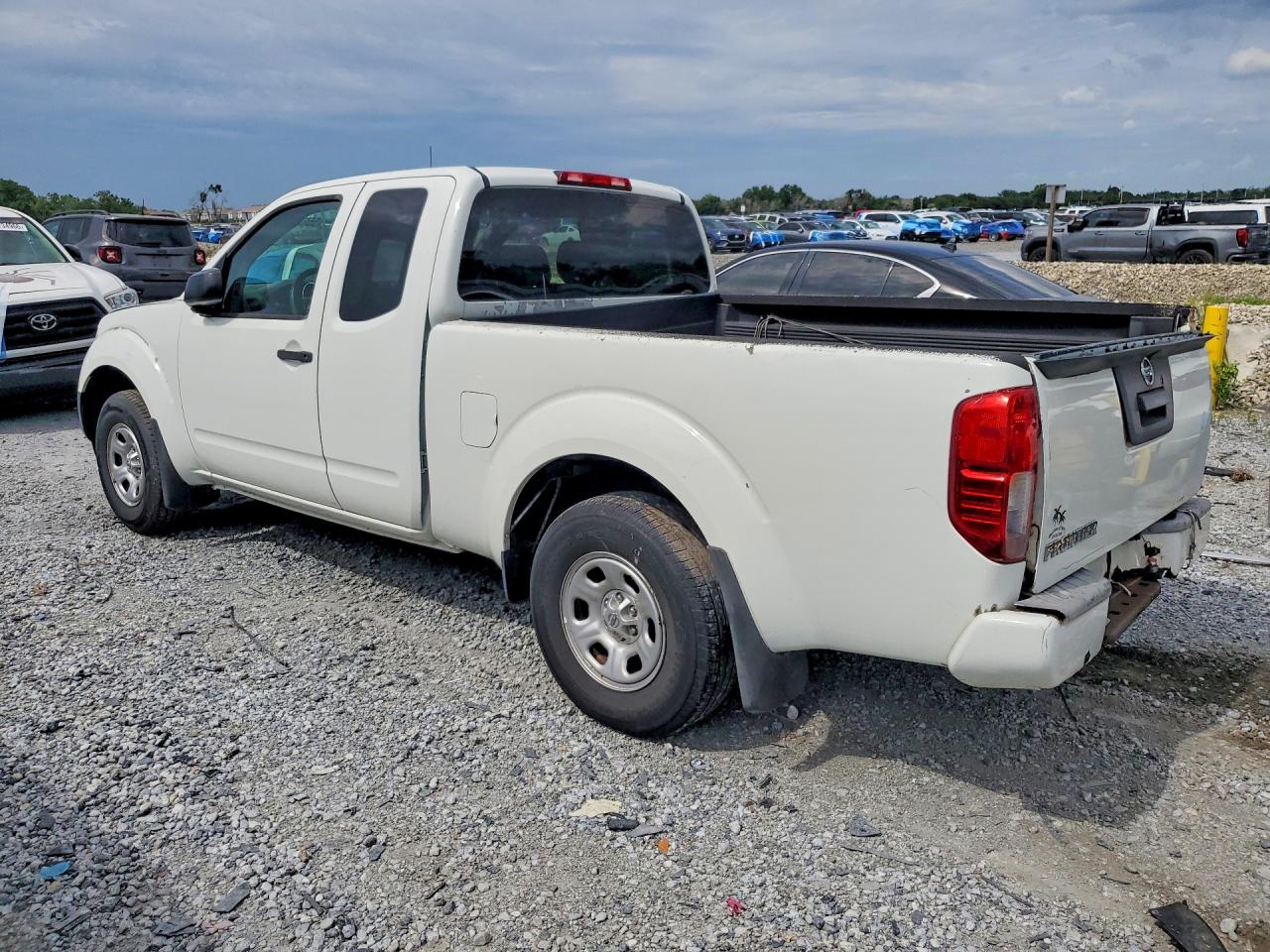Nissan Frontier S