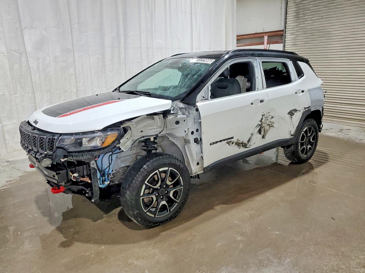 Salvage Jeep Compass Image