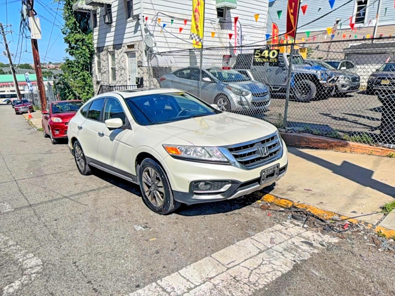 Salvage Honda Crosstour Image
