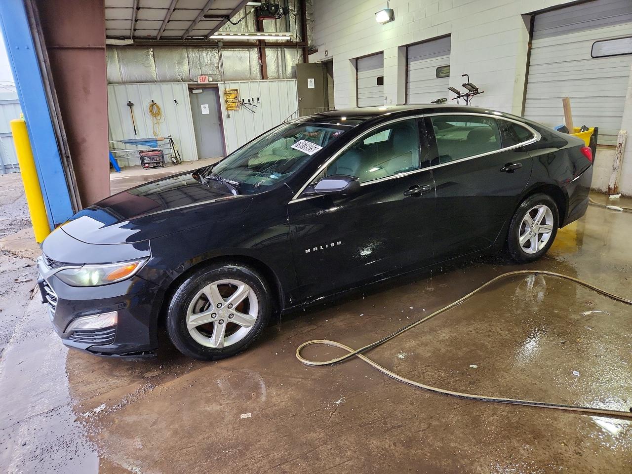 Salvage Chevrolet Malibu Image