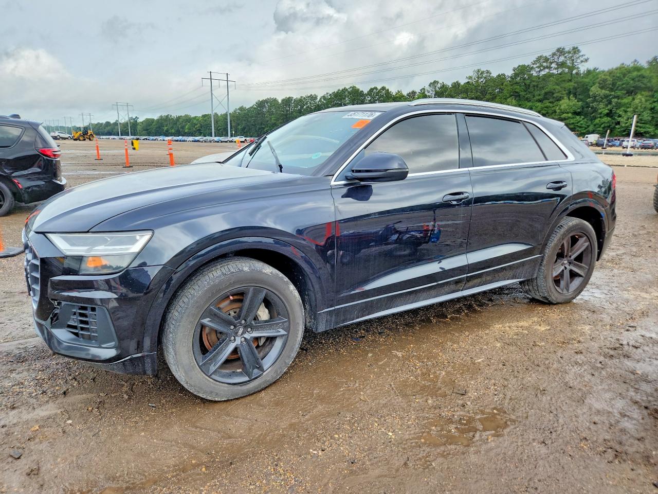 Salvage Audi Q8 Image