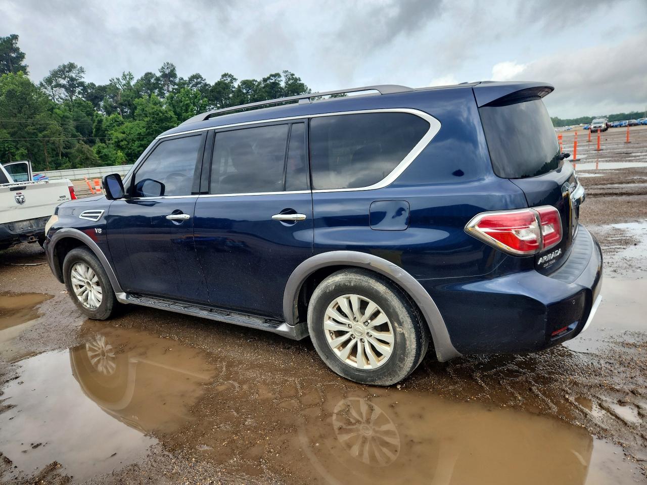 Nissan Armada Sv