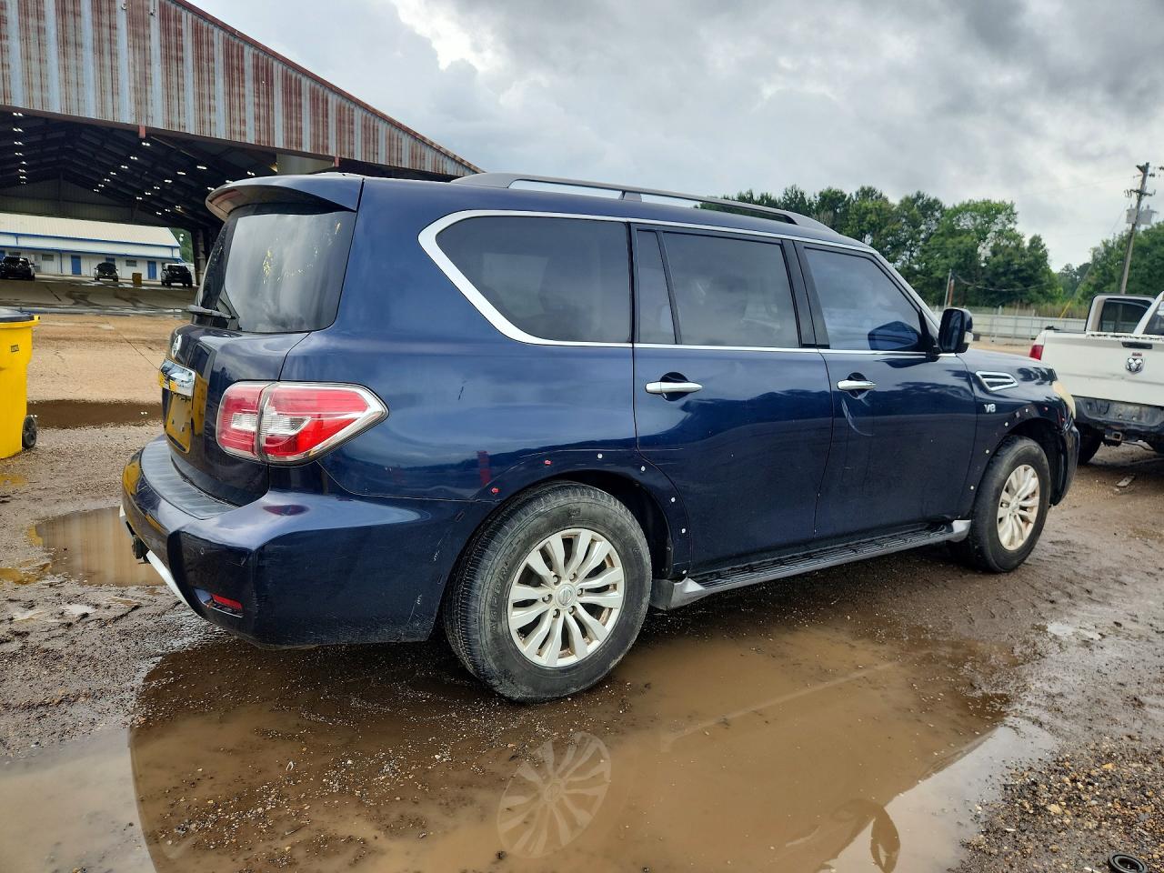 Nissan Armada Sv