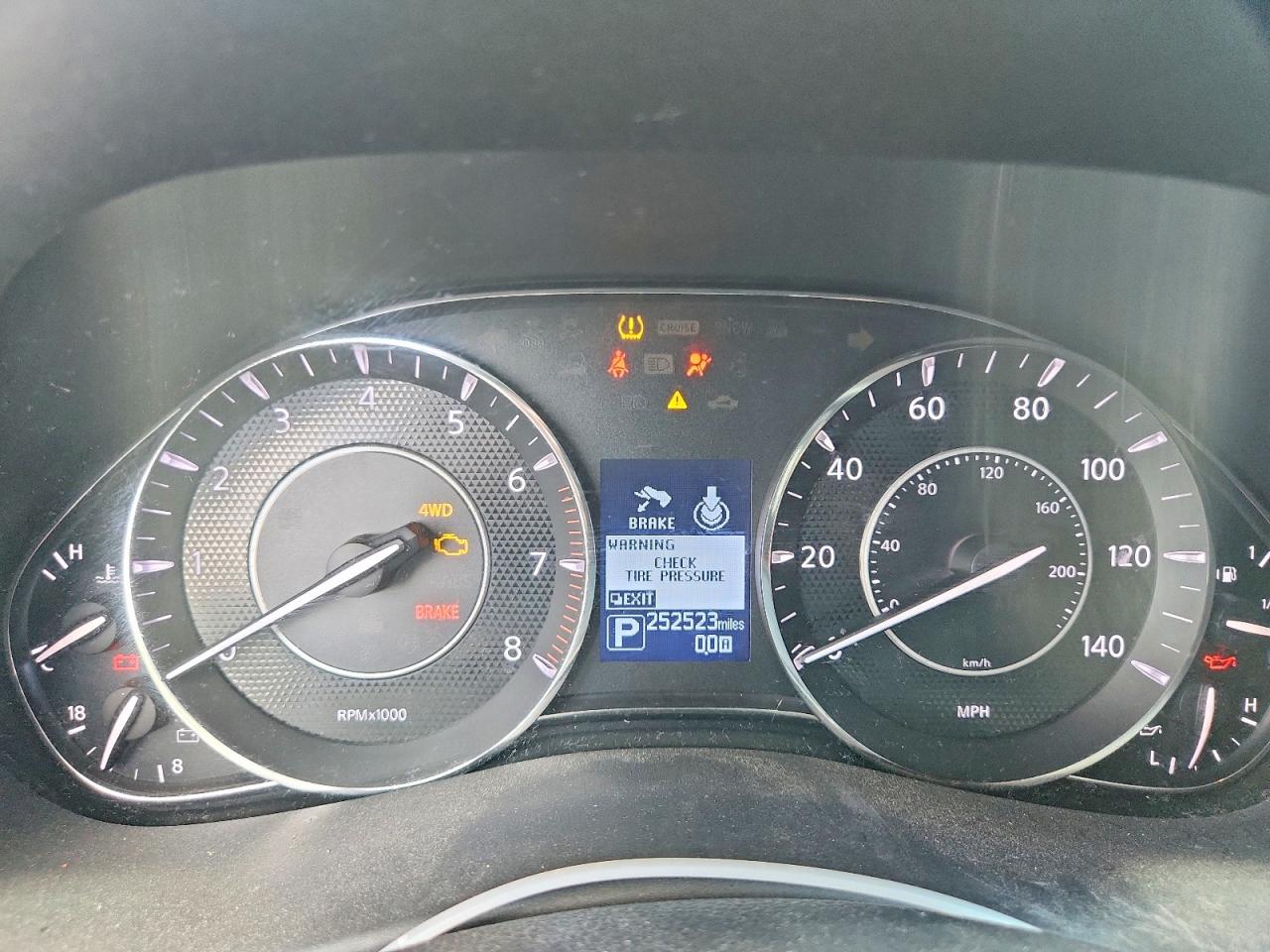 Nissan Armada Sv
