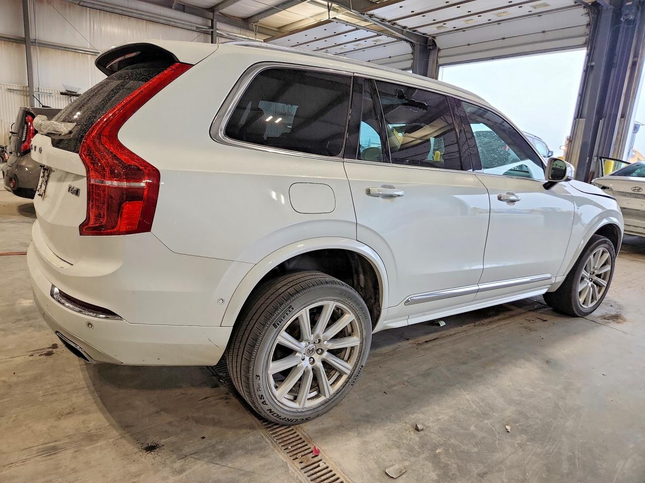 Volvo XC90 T6