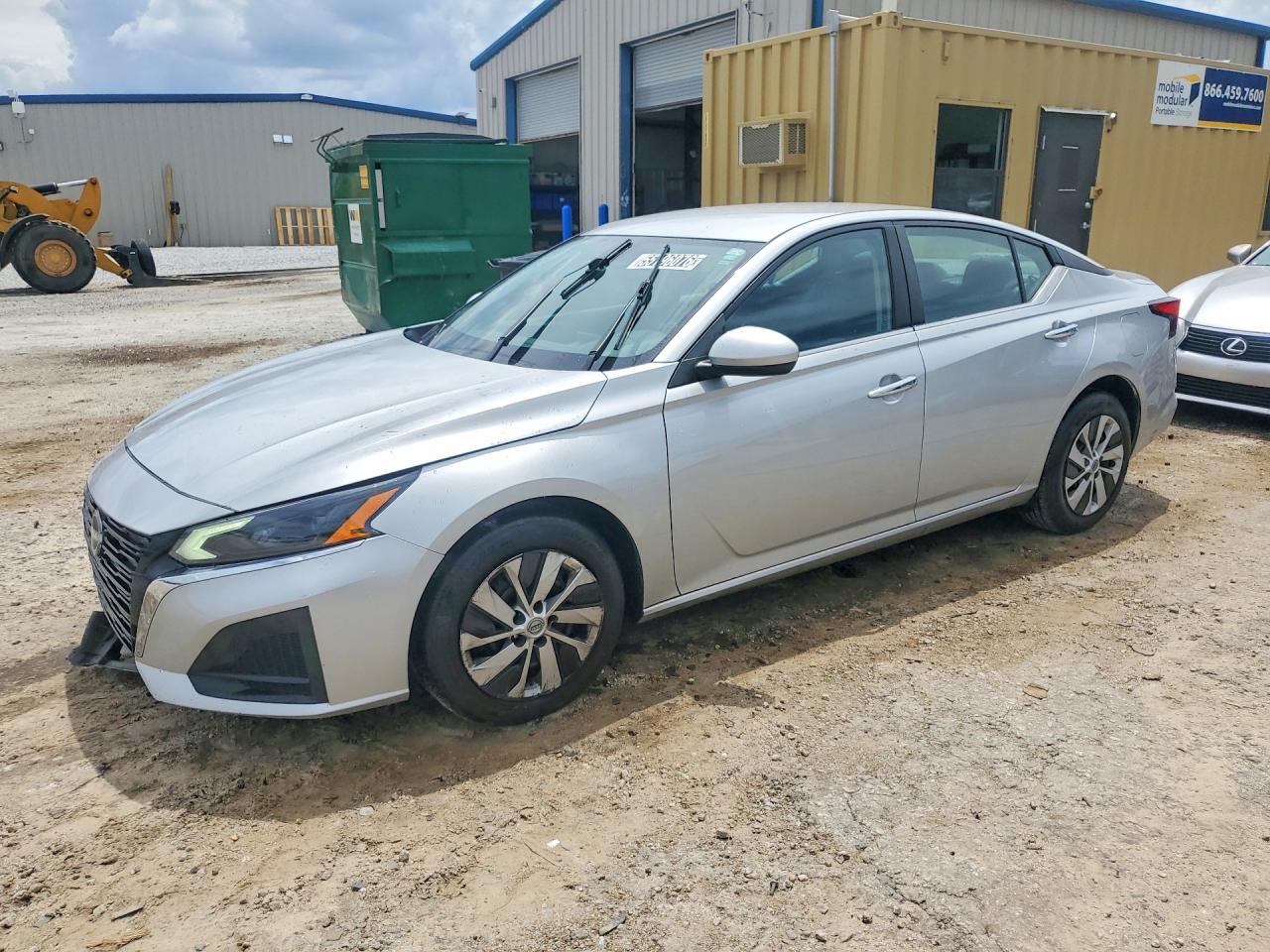 Salvage Nissan Altima Image