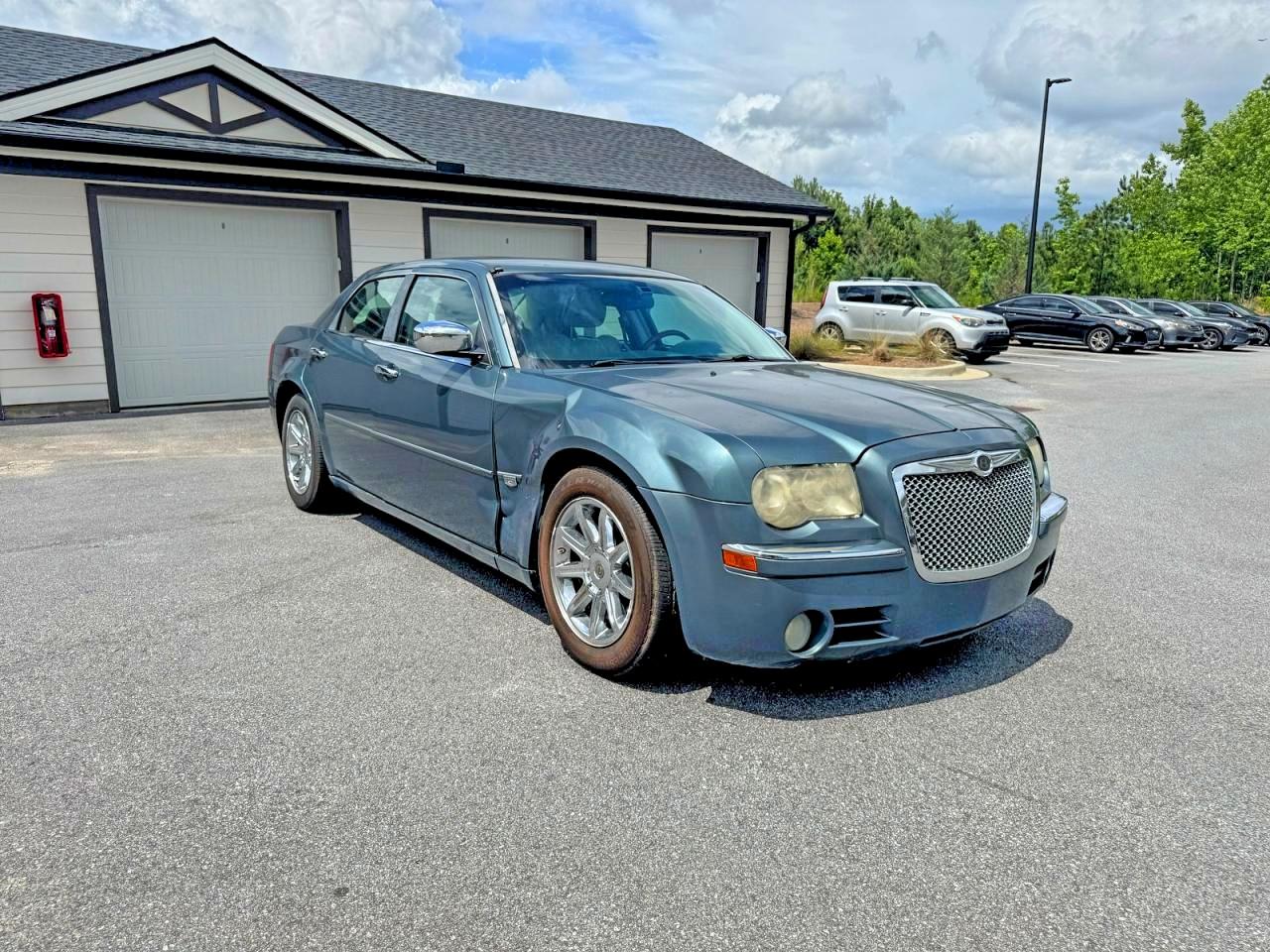 Salvage Chrysler 300 Image