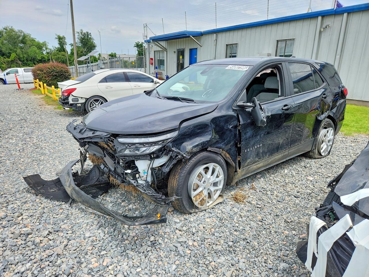 Salvage Chevrolet Equinox Image